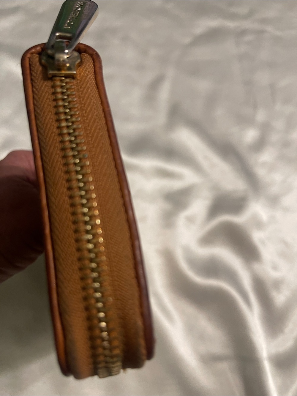 Michael Kors Tan Beige Signature Zip Wallet with Gold Plaque - Picture 7 of 9